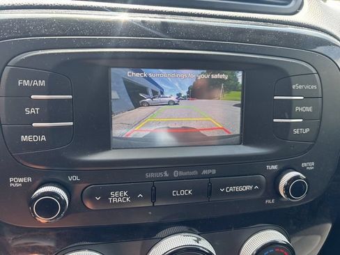 Used 2015 Kia Soul ! FWD image 15
