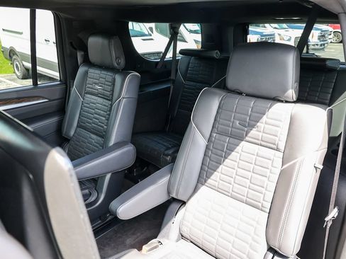 Used 2025 Cadillac Escalade ESV Premium Luxury Platinum AWD/4WD image 44