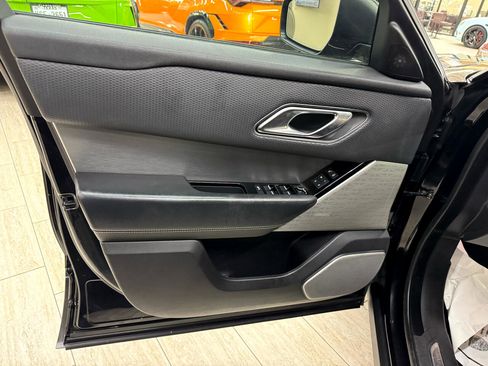Used 2018 Land Rover Range Rover Velar R-Dynamic SE image 15