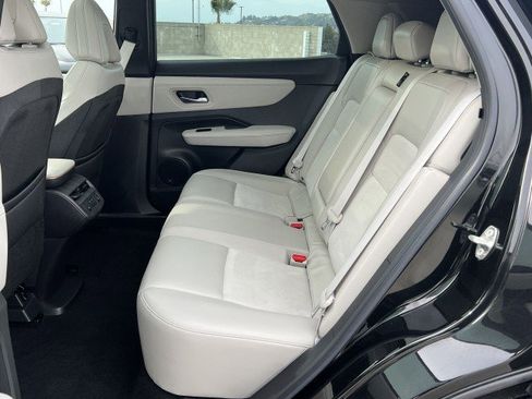 Used 2023 Nissan Ariya AWD image 26