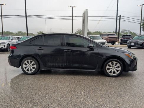 Used 2020 Toyota Corolla LE image 2