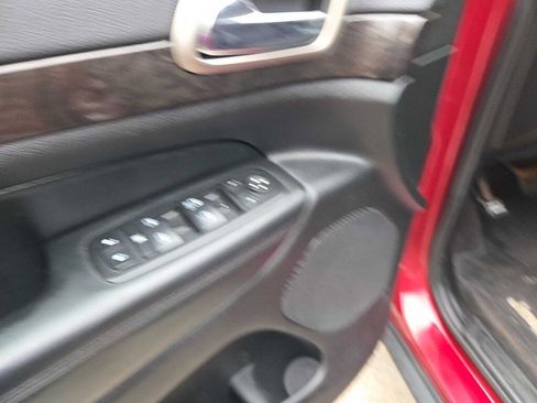 Used 2012 Jeep Grand Cherokee Laredo w/ Laredo E Group image 17