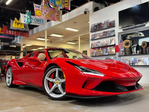 Used 2021 Ferrari F8 Tributo RWD image 1