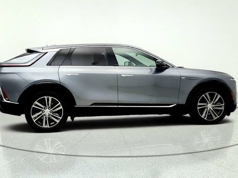Used 2023 Cadillac Lyriq AWD image 4