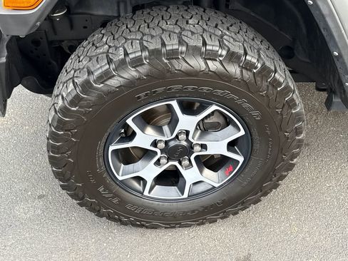 Used 2022 Jeep Wrangler Unlimited Rubicon AWD/4WD image 7