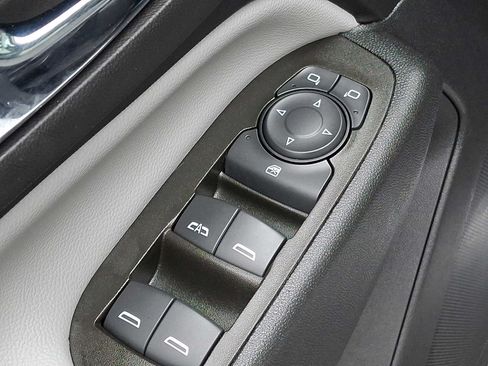 Used 2023 Chevrolet Equinox LS AWD/4WD image 24