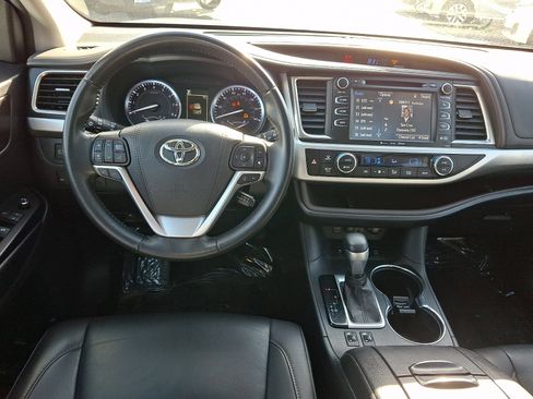 Used 2019 Toyota Highlander XLE image 10