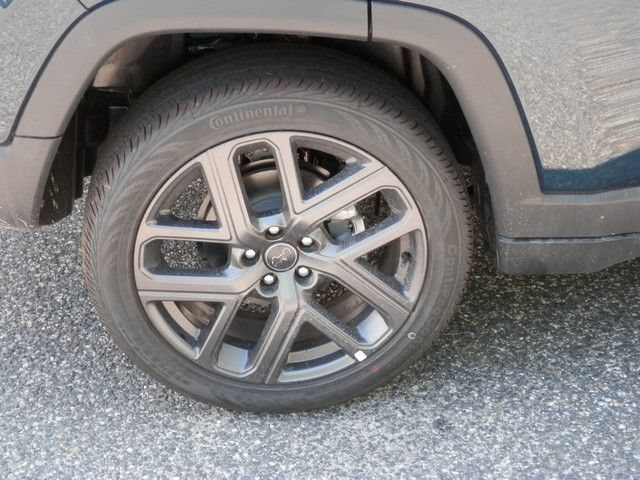 New 2026 Jeep Compass Limited w/ Sun, Sound & Navigation Group AWD/4WD image 11