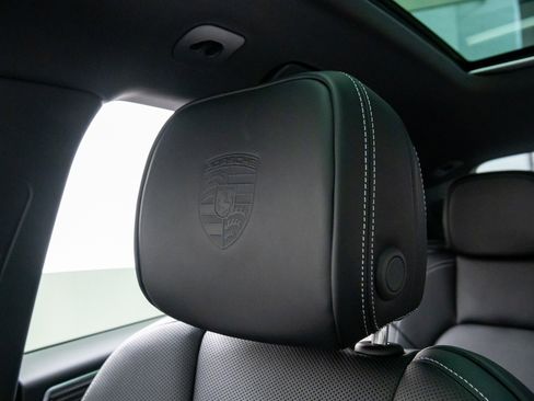 New 2026 Porsche Macan Turbo image 32