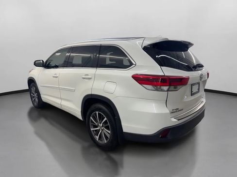 Used 2017 Toyota Highlander XLE AWD/4WD image 7