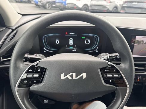 Used 2025 Kia Niro LX FWD image 27