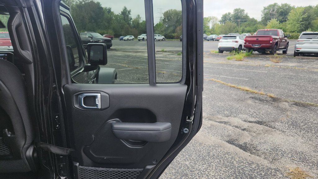 Used 2026 Jeep Gladiator Mojave AWD/4WD image 11