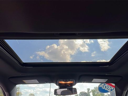 Used 2024 GMC Canyon AT4 image 36