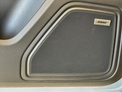 Certified 2025 Porsche Macan Turbo AWD/4WD image 12