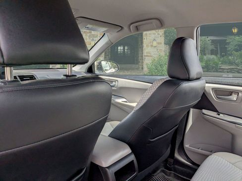 Used 2015 Toyota Camry SE FWD image 10