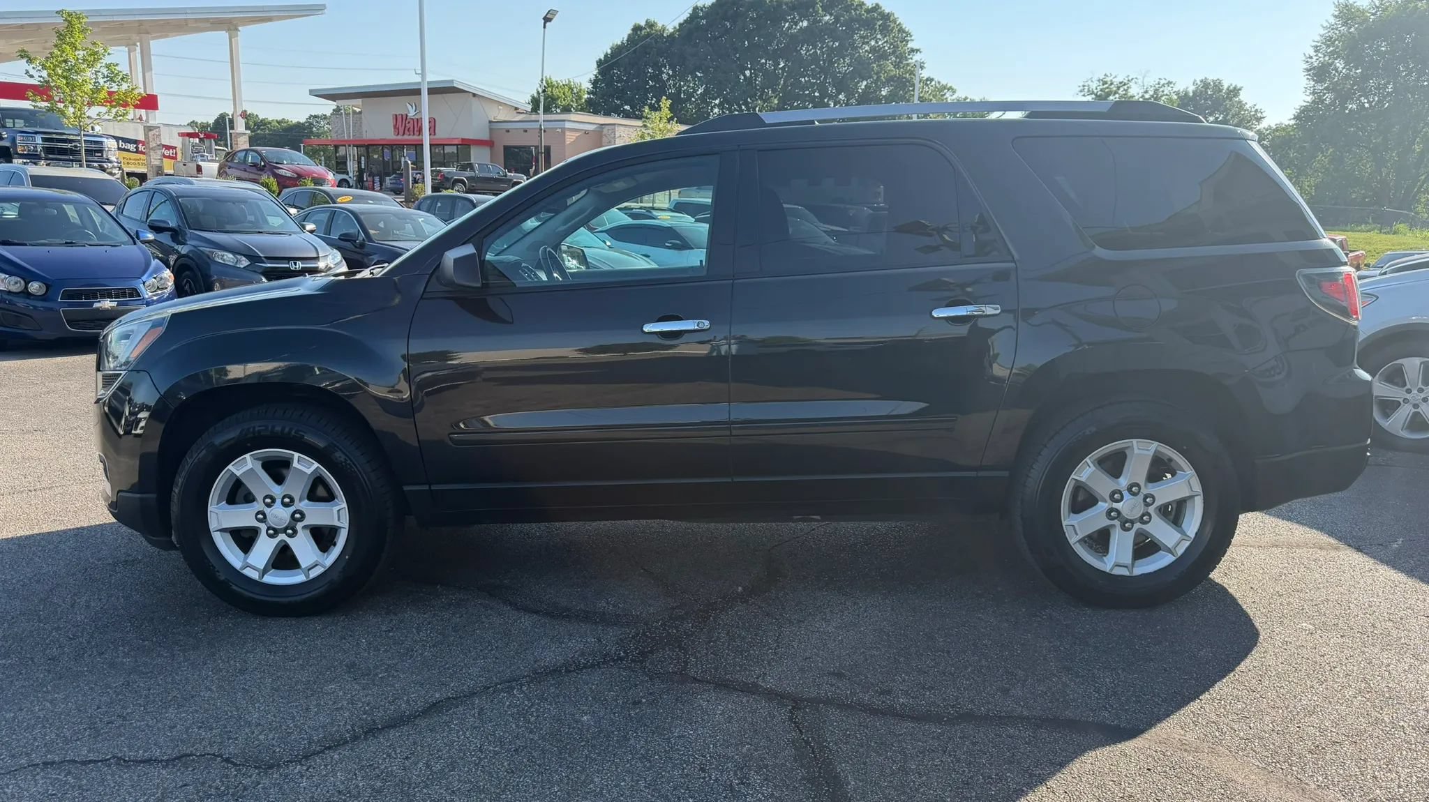 Used 2015 GMC Acadia SLE FWD image 2