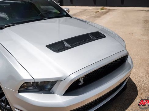 Used 2011 Ford Mustang Shelby GT500 w/ SVT Performance Pkg RWD image 25