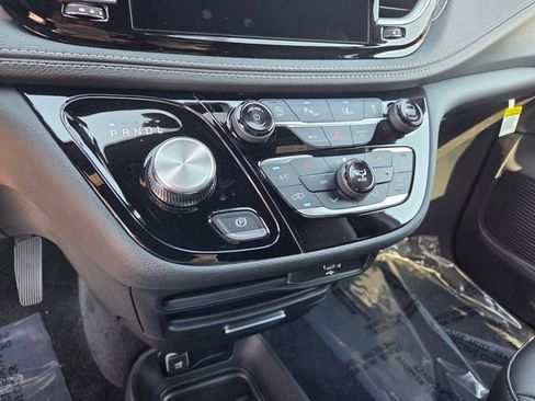 New 2026 Chrysler Pacifica Select image 23