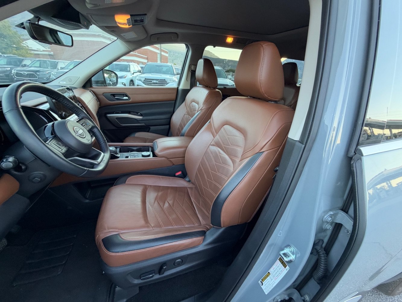 Used 2023 Nissan Pathfinder Platinum AWD/4WD image 17