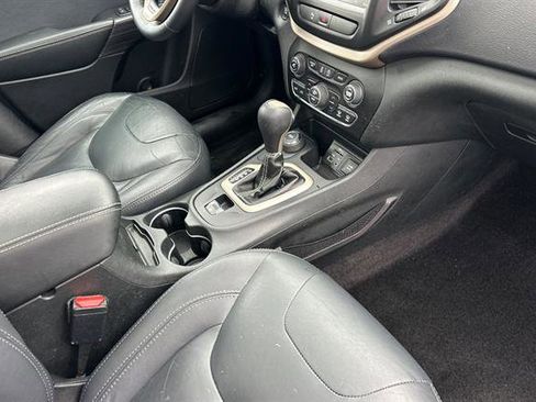 Used 2015 Jeep Cherokee Latitude w/ Comfort/Convenience Group image 17