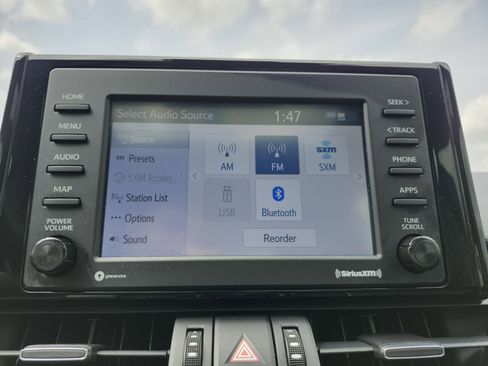 Used 2021 Toyota RAV4 XLE Premium image 7