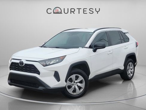Used 2020 Toyota RAV4 LE image 3