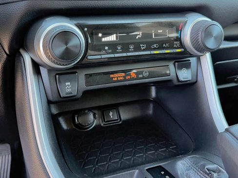 Used 2022 Toyota RAV4 LE image 25