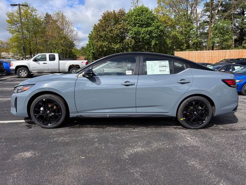 New 2025 Nissan Sentra SR w/ Midnight Edition image 9