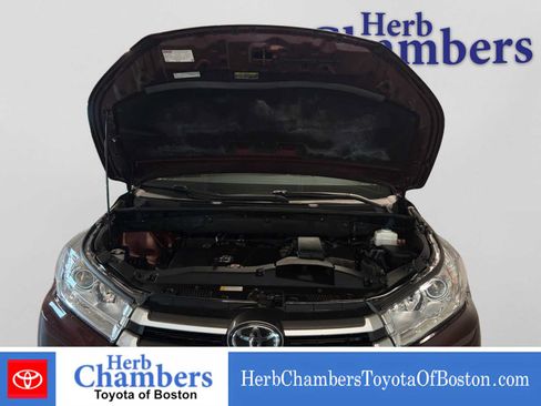 Used 2019 Toyota Highlander XLE AWD/4WD image 13