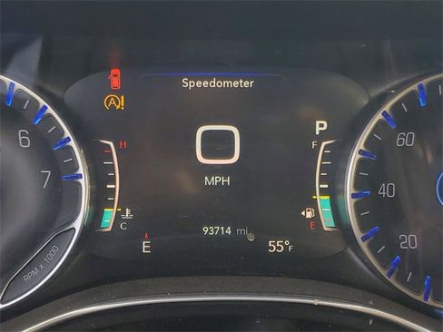 Used 2019 Chrysler Pacifica Limited w/ Tire & Wheel Group image 13