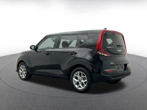 Used 2025 Kia Soul LX w/ LX Technology Package FWD image 7
