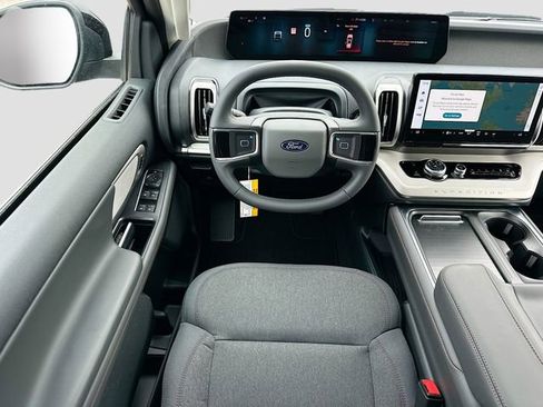 New 2025 Ford Expedition Active image 16