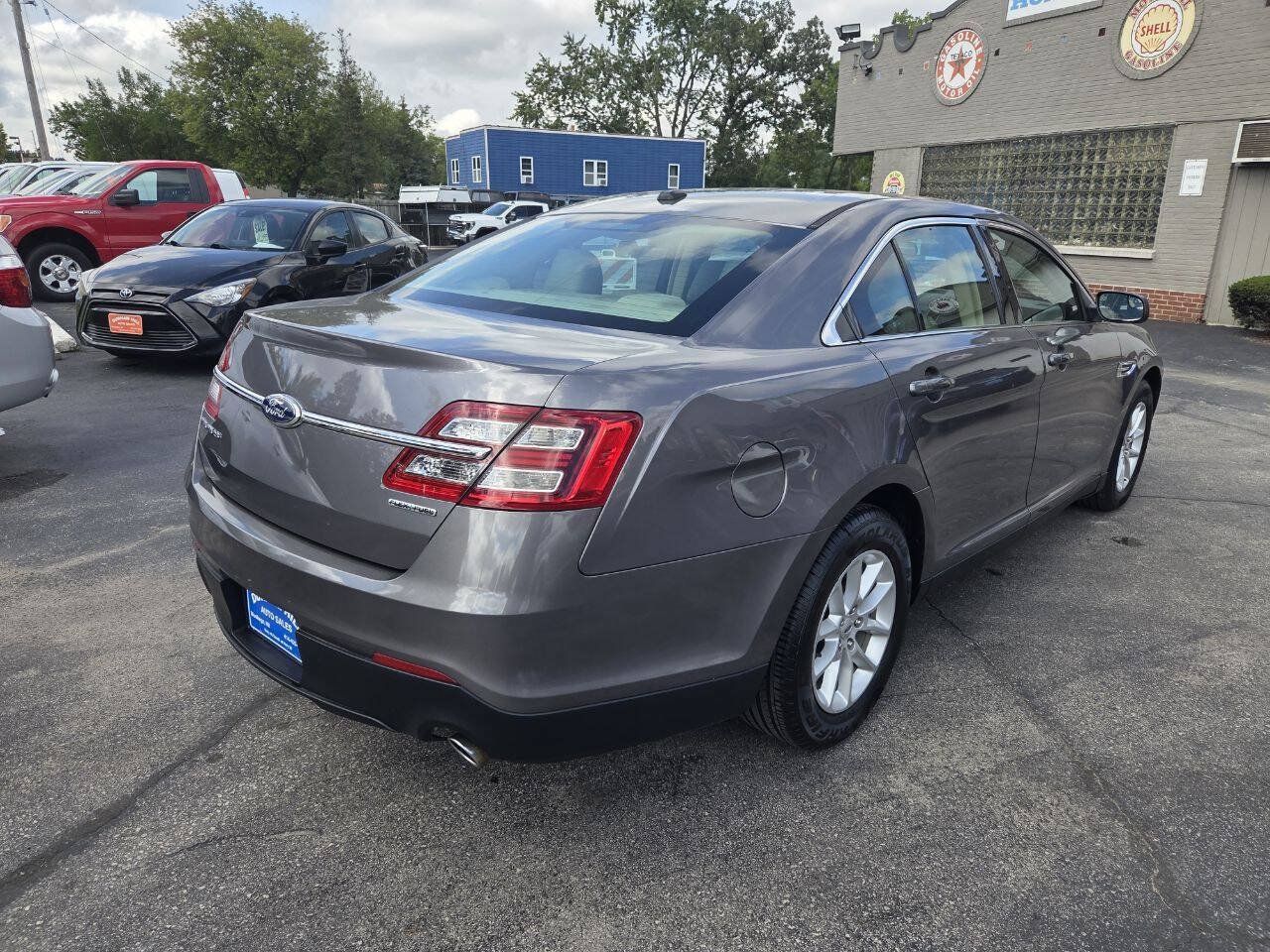 Used 2013 Ford Taurus SE FWD image 6