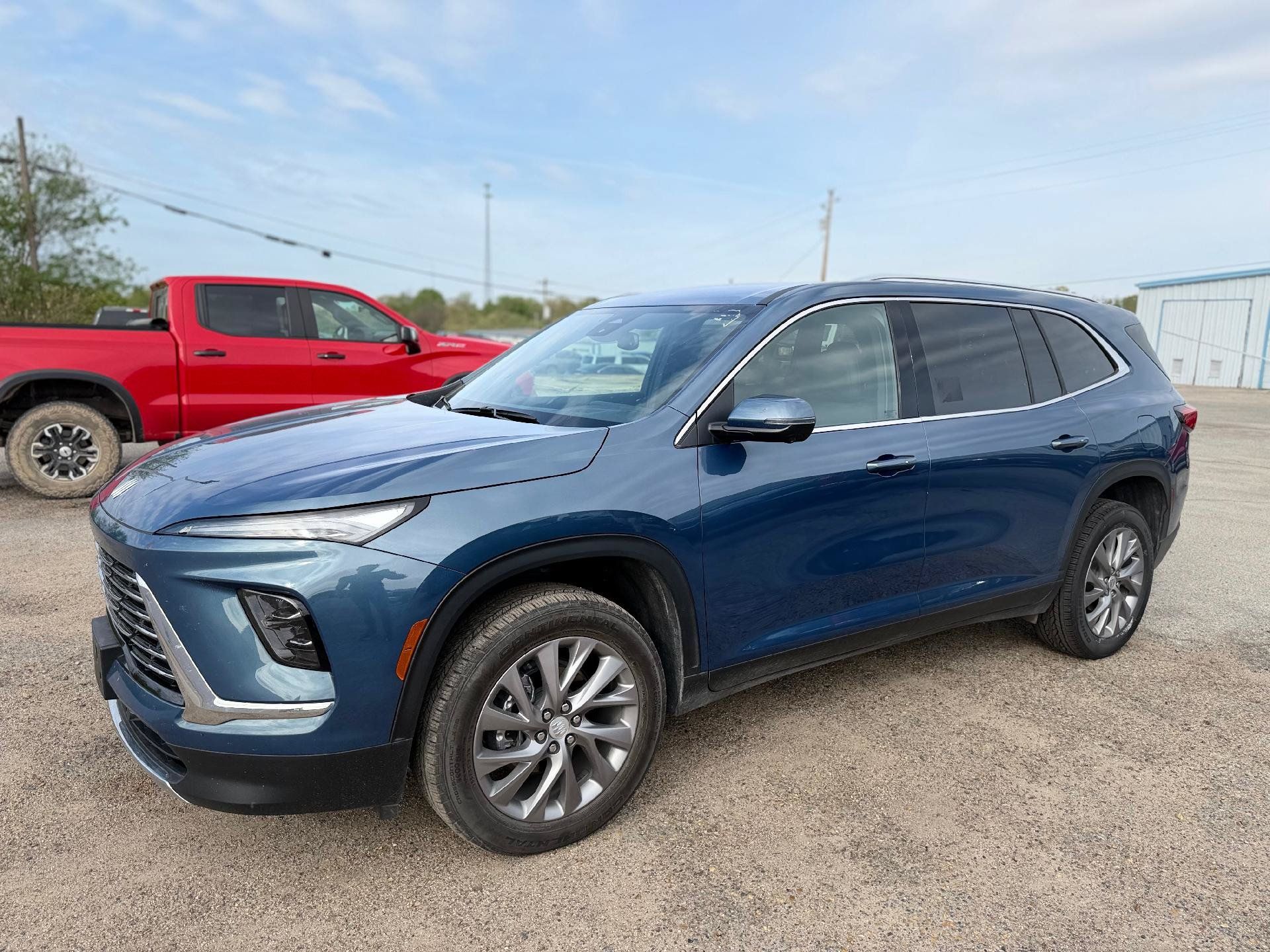 Used 2025 Buick Enclave Preferred AWD/4WD image 6