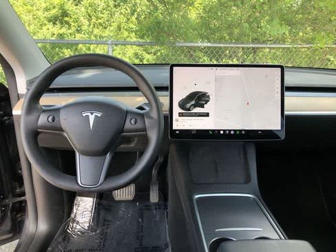 Used 2021 Tesla Model Y Long Range AWD/4WD image 22