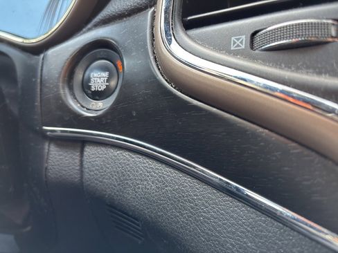 Used 2017 Jeep Grand Cherokee Limited image 12