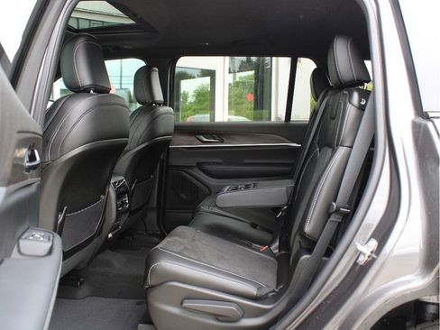 New 2026 Jeep Grand Cherokee L 4WD image 31