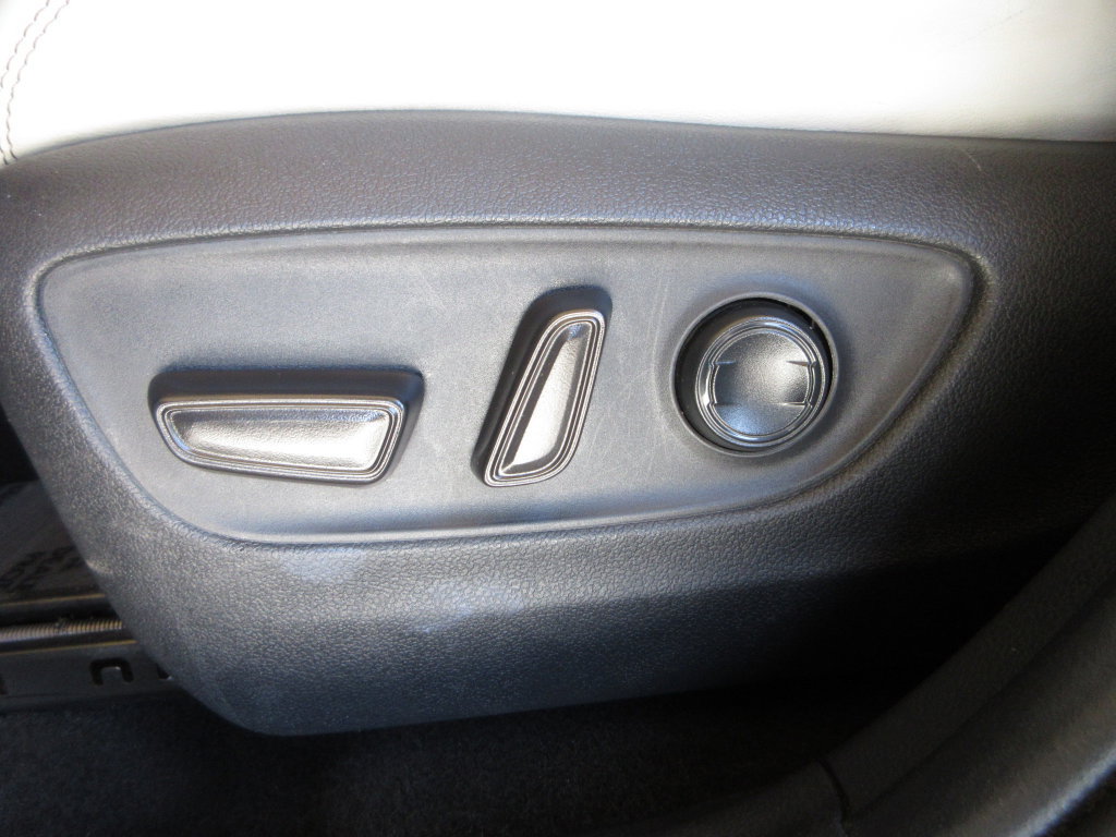 Used 2019 Toyota RAV4 XLE Premium w/ Cold Weather Package FWD image 13