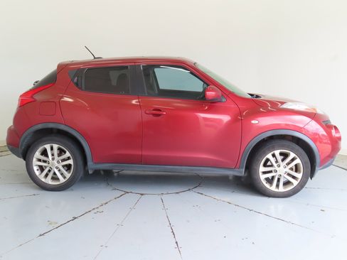 Used 2013 Nissan Juke SL FWD image 2