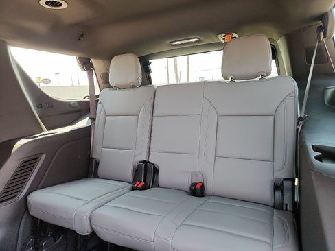 Used 2023 Chevrolet Tahoe Z71 w/ Luxury Package AWD/4WD image 8