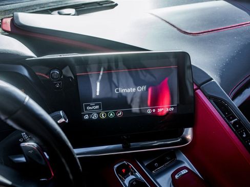 Used 2021 Chevrolet Corvette Stingray Premium Cpe w/ Z51 Performance Package image 23