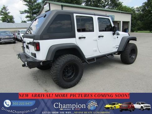 Used 2018 Jeep Wrangler Unlimited Sport S AWD/4WD image 5