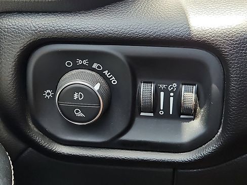 Used 2025 RAM 3500 Laramie AWD/4WD image 25