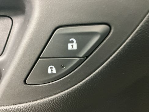 Used 2020 Chevrolet Equinox LS image 13