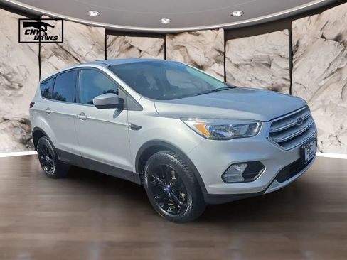 Used 2019 Ford Escape SE AWD/4WD image 3