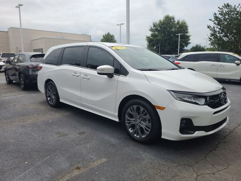 Certified 2026 Honda Odyssey Touring image 3