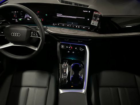 New 2025 Audi Q5 Prestige image 3