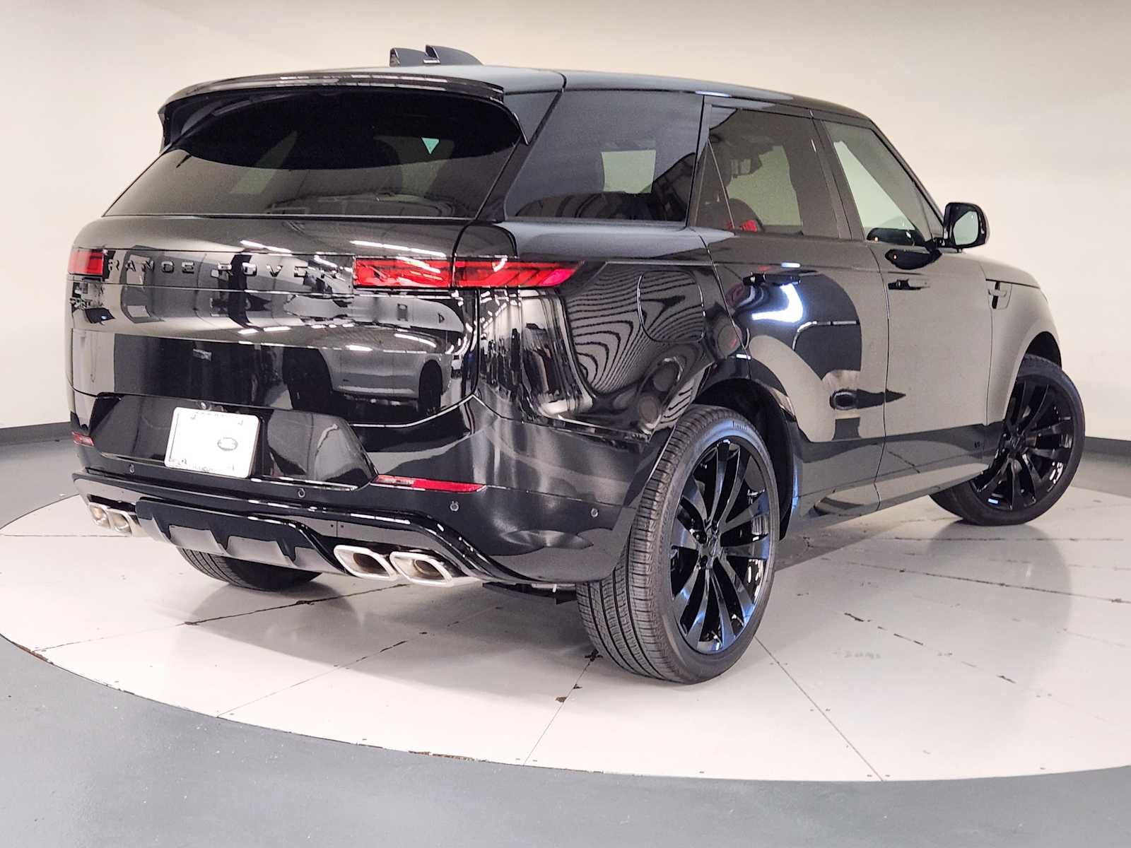 Used 2026 Land Rover Range Rover Sport Dynamic SE AWD/4WD image 2