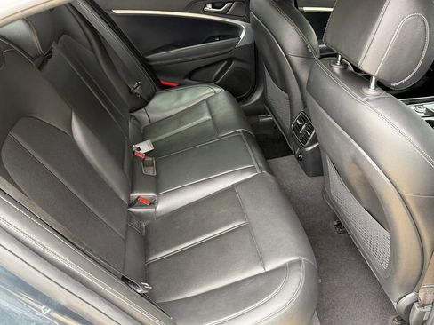 Used 2023 Genesis G70 2.0T image 17