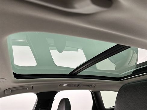 Certified 2023 Volvo XC60 B5 Plus w/ Climate Package image 22